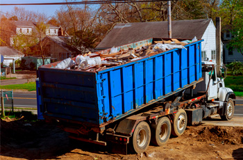 Camion de transport des déchets de construction